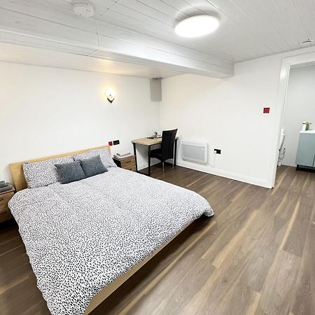 Welsh Holiday Accommodation - Modern Living Pembroke Dock Exterior photo