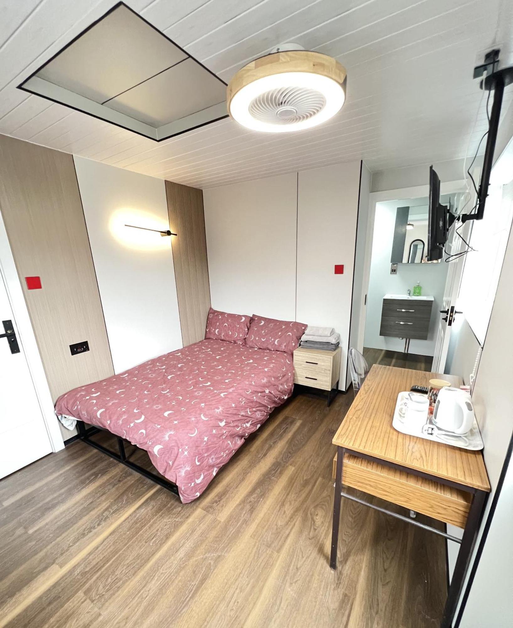 Welsh Holiday Accommodation - Modern Living Pembroke Dock Exterior photo